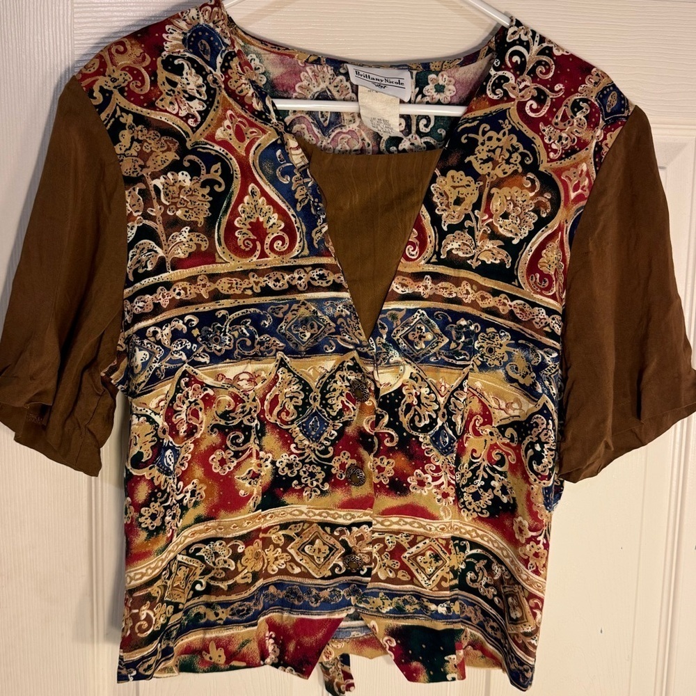 Vtg Brittany Nicole short sleeve top. Made to look like a vest and tee shirt.